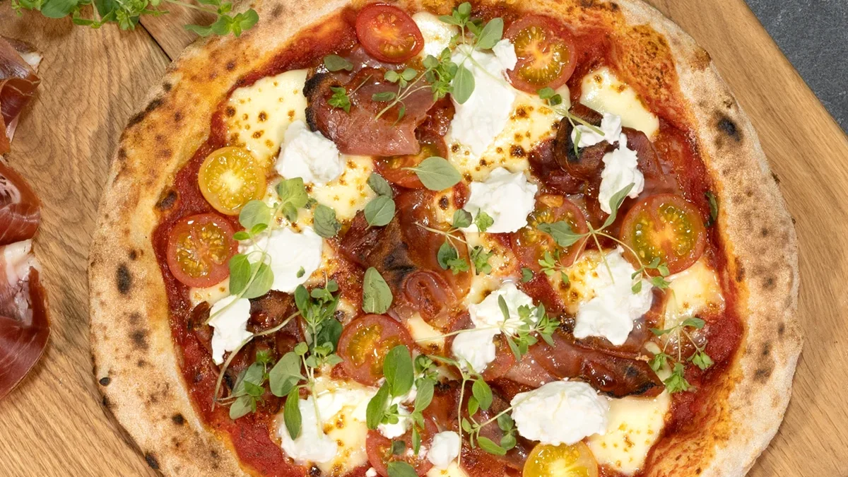 Kinkkupizza - pizzaresepti Pizzanpaistajat -kirjasta