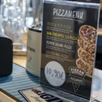 Asiakastarina - Snäkkipizzalla jaksaa laivalle